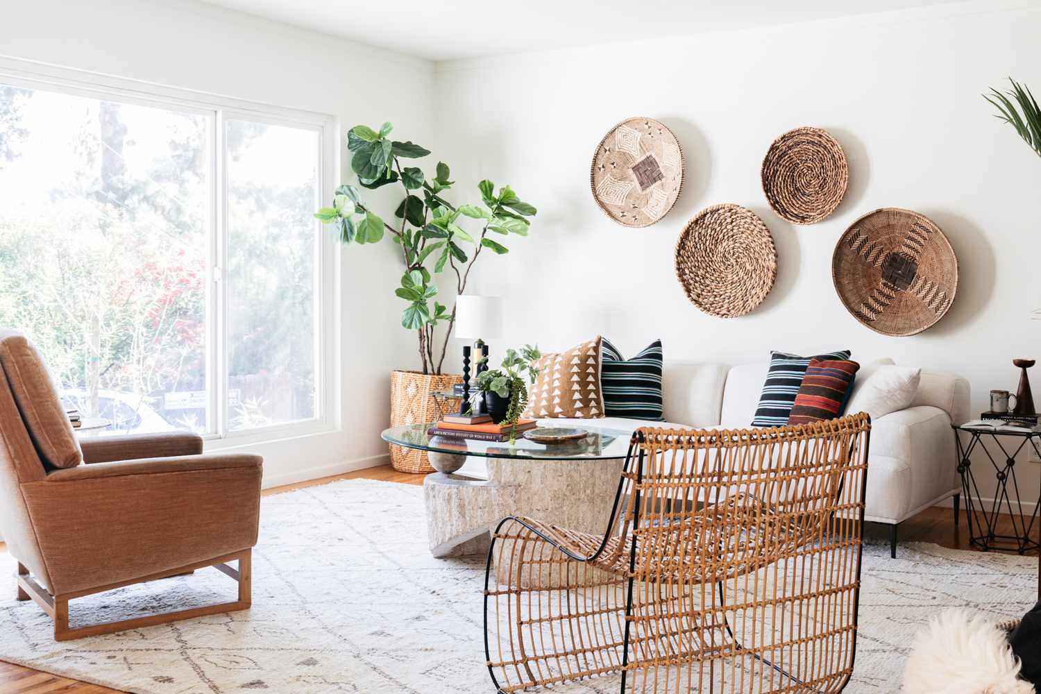 10 DIY Small Space Decor Hacks That Make Your Home Look Bigger